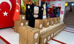 Antalya'da anaokulu öğrencileri gıda kolisi hazırladı