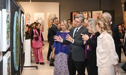 Antalya'da kadın sanatçıların eserlerinden oluşan 'Cross' sergisi açıldı