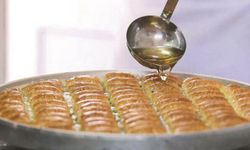 Baklava Şerbeti Sıcak mı Soğuk mu Dökülmeli? İşte Çıtırlığın Sırrı