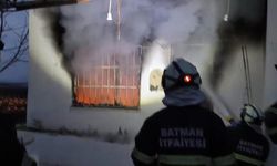 Batman'da tek katlı ev alevlere teslim oldu