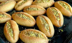 Bayram Sofralarını Donatan Karnıyarık Tatlısı