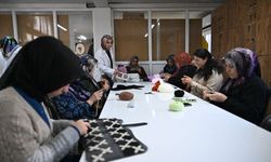 Kahramanmaraş’ta Kadınlar Hem Öğreniyor Hem Kazanıyor