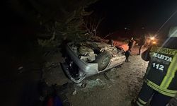 Kahta’da Şarampole Yuvarlanan Otomobilde 2 Kişi Yaralandı