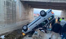 Kırıkkale'de otomobil köprü boşluğuna devrildi: 4 yaralı