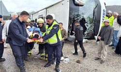 Konya-Antalya Yolunda  Yolcu Otobüsü Devrildi: 14 Yaralı