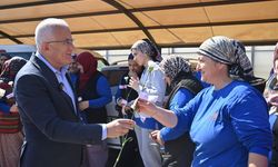 Kumluca Belediye Başkanı Avcıoğlu çalışan kadınları ziyaret etti