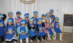 Kur'an kursu öğrenciler ailelerine güllaç hazırladı