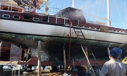 Manavgat'ta tersanedeki teknede çıkan yangın söndürüldü