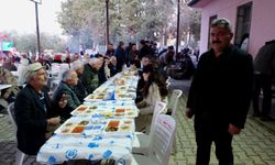 Mut'ta mahalle sakinleri iftarda bir araya geldi
