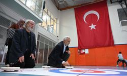 Osmaniye'de dede ve nineler spor müsabakalarında torunlarıyla yarıştı