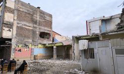 Osmaniye'de Tehlikeli Arz Eden Bina Üç Yıl Sonra Yıkıldı