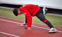 Rekortmen atlet Timur Er, ilk uluslararası madalyasını İtalya'da kazanmak için çalışıyor