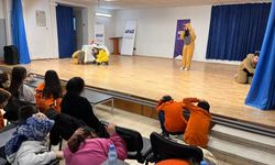 Tefenni ve Yeşilova ilçelerinde çocuklara afet bilinci tiyatroyla anlatıldı