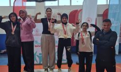 Toprakkale’nin Kızları Bilek Güreşinde Zirvede