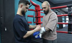Trafik kazasında ağır yaralanan boksör azmiyle ringlere döndü