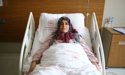 61 yaşındaki hastanın karnından 6 yılda 20 kilo 100 gramlık tümör çıkarıldı