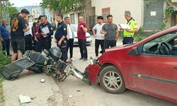 Adana'da otomobil ile çarpışan motosikletin sürücüsü ağır yaralandı