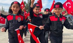 Osmaniye’de Miniklerden Şehit Polisler İçin Anlamlı Vefa