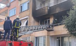 Antalya'da itfaiye ekipleri yangında baygın buldukları kediyi kalp masajıyla hayata döndürdü