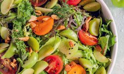 Osmaniyelilerin Yeni Favorisi Çağla ve Erik Salatası