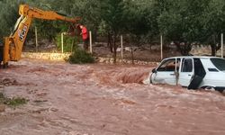GÜNCELLEME 2 - Adana'nın Kozan ilçesinde sağanak ve dolu etkili oldu
