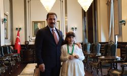 Hatay Valisi Masatlı, Uluslararası İngilizce Olimpiyatı'nda 3'üncü olan şehit kızını ağırladı