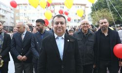 Hatay'da otizmli çocuklar gökyüzüne renkli balonlar bıraktı