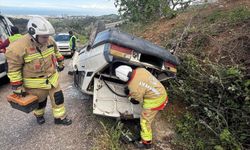 Hatay'da takla atan otomobildeki 2 kişi yaralandı