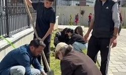 Kadirli’de Yaşlılarla Öğrenciler Fidan Dikti