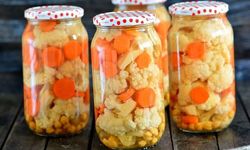 Kış Boyu Tazeliğini Koruyan Karnabahar Turşusu Tarifi