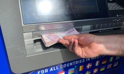 Serik'te ATM'de unutulan para zabıtaya teslim edildi
