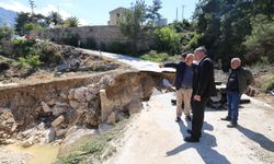 Silifke Belediye Başkanı Mustafa Turgut, sağanaktan zarar gören alanları inceledi