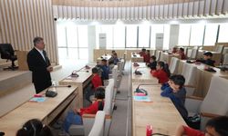 Silifke'de öğrenciler belediyeyi ziyaret etti