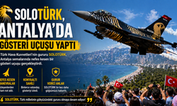 SOLOTÜRK, Antalya'da gösteri uçuşu yaptı