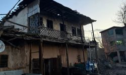 Tufanbeyli ilçesinde 2 katlı evde çıkan yangın söndürüldü