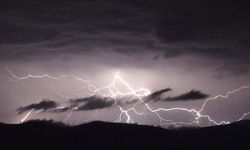 Yıldırım Düşmeleri Ölümlere Neden Oldu