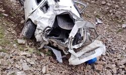 Adana'da uçuruma yuvarlanan otomobilin sürücüsü yaralandı