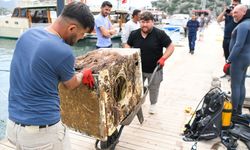 Antalya'da dip temizliğinde denizden çamaşır makinesi ve tencere gibi atıklar çıktı