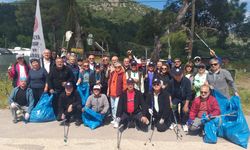 Antalya'da kamp ve karavan tutkunları Olympos'ta çevre temizliği yaptı