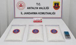 Antalya'da uyuşturucu operasyonunda yakalanan 2 zanlı tutuklandı