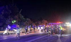 Burdur'da 4 aracın karıştığı kazada 4 kişi öldü, 11 kişi yaralandı