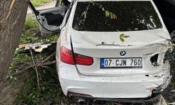 Burdur'da ağaca çarpan otomobilin sürücüsü yaralandı