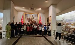 “Mum Kokulu Hayaller” Projesi Gerçek Oldu: Öğrenciler Anıtkabir’i Ziyaret Etti