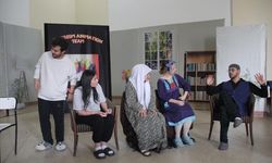 Erdemli'de  üniversite öğrencilerden yıl sonu gösterisi