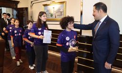 Hatay Valisi Mustafa Masatlı, Dünya Robot Yarışması'na katılacak öğrencileri ağırladı