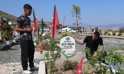Hatay'da bayram dolayısıyla Narlıca Deprem Mezarlığı ziyaret edildi