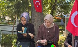 Kahramanmaraş'taki okul saldırısında ölen çocukların aileleri, 11 yaşındaki Yeşil'in Osmaniye'deki kabrini ziyaret etti