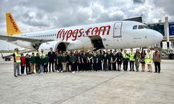 Mersin'de havalimanında ağırlanan öğrenciler uçakları inceledi, pilotlarla tanıştı
