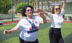 Mersin'de Tazelenme Üniversitesi öğrencileri gençlerle oyunlar oynadı