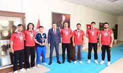 Osmaniye Korkut Ata Üniversitesi Ayak Tenisi Takımından Rektöre Ziyaret